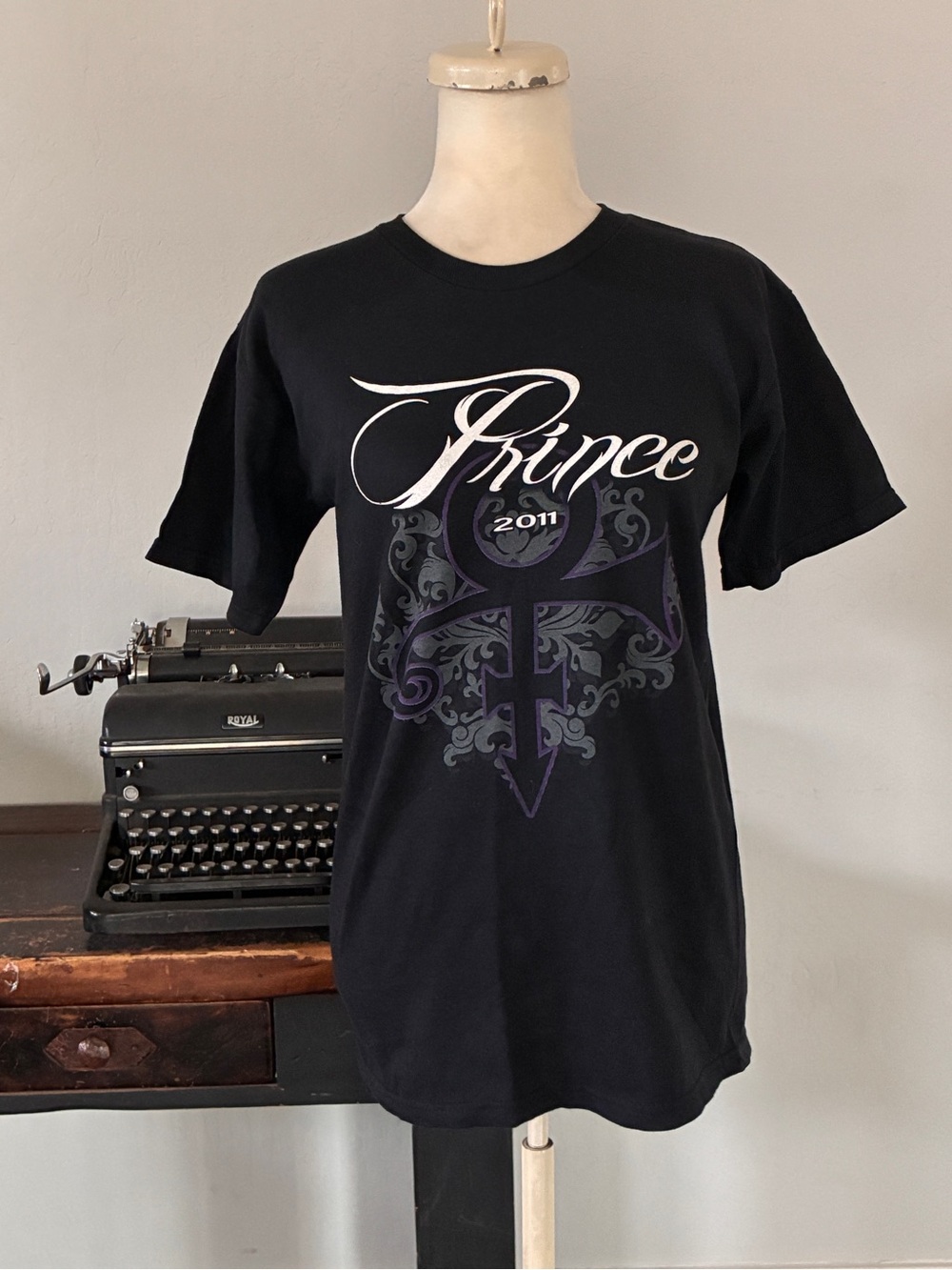 Vintage 2011 Prince Oracle Arena Oakland Concert Graphic T-Shirt - Size Small